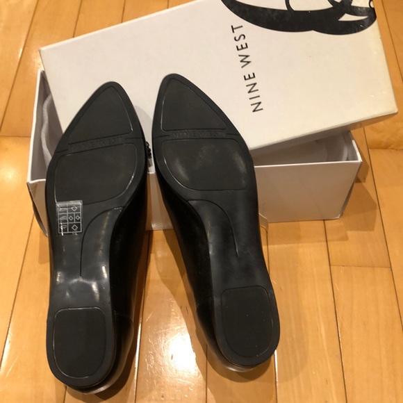 Black flat shoes - Picture 3 of 5